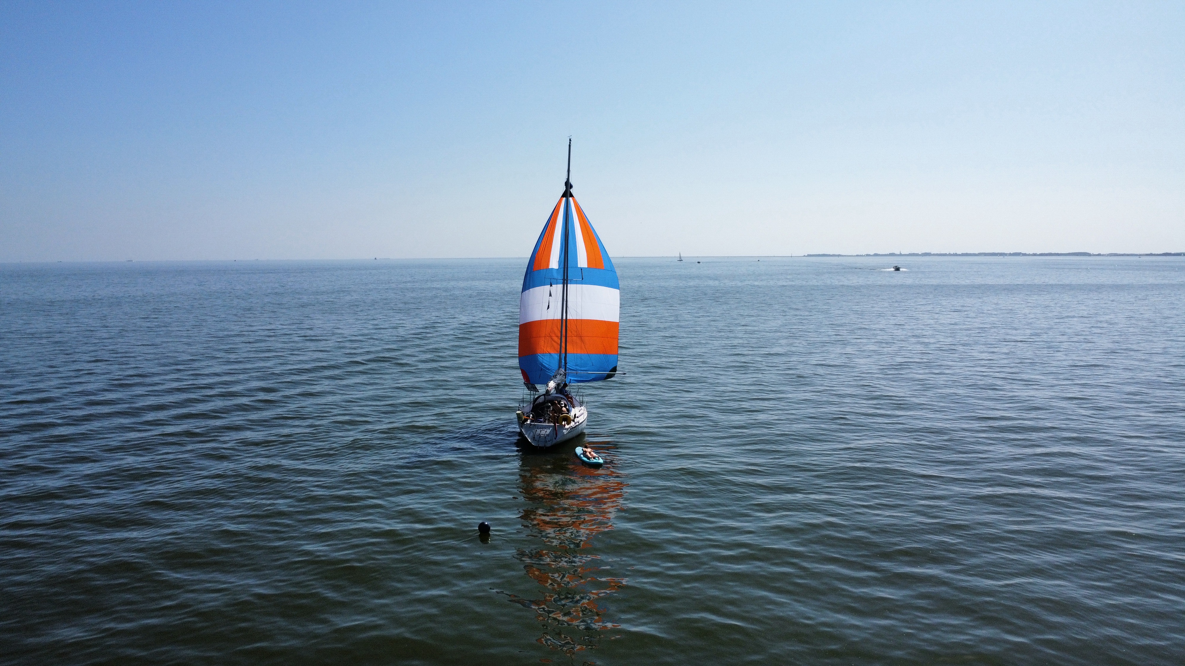 Loesoe met spinnaker